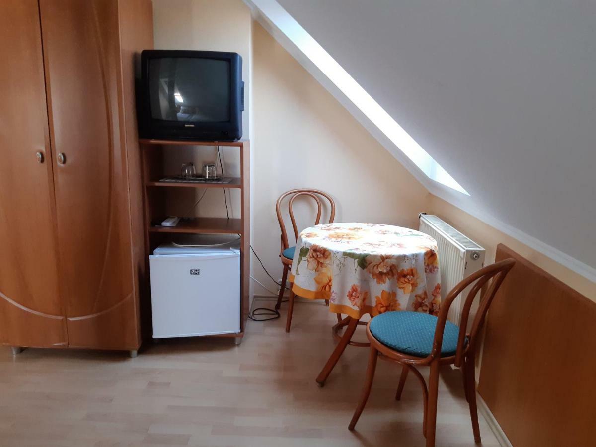 Szalay Villa Veszprém Exteriör bild