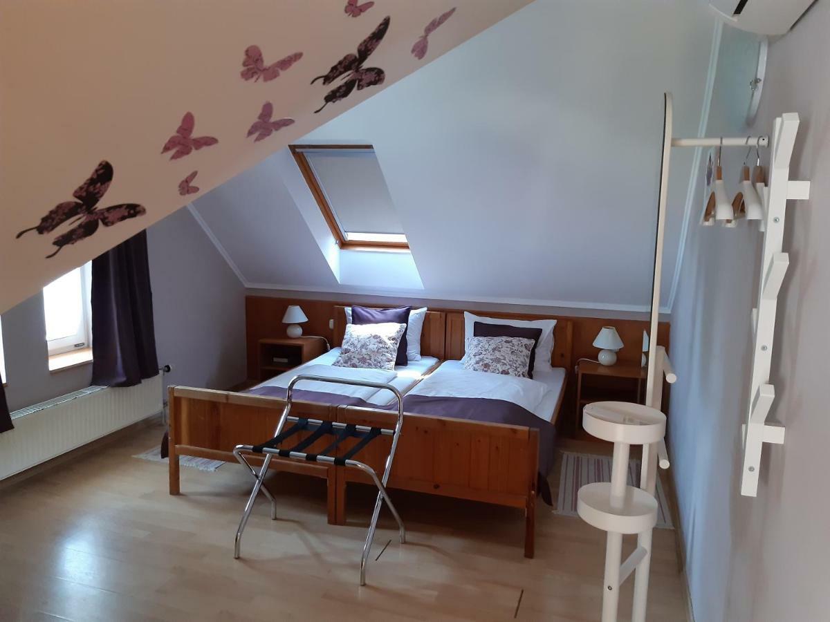 Szalay Villa Veszprém Exteriör bild