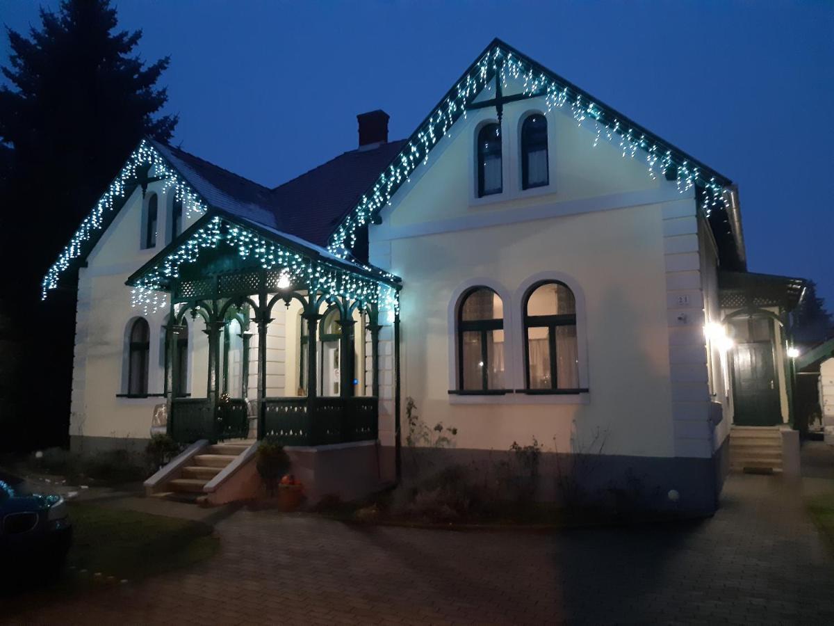 Szalay Villa Veszprém Exteriör bild
