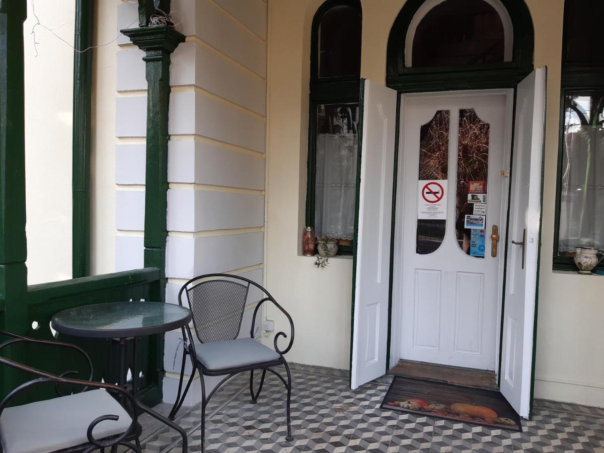 Szalay Villa Veszprém Exteriör bild